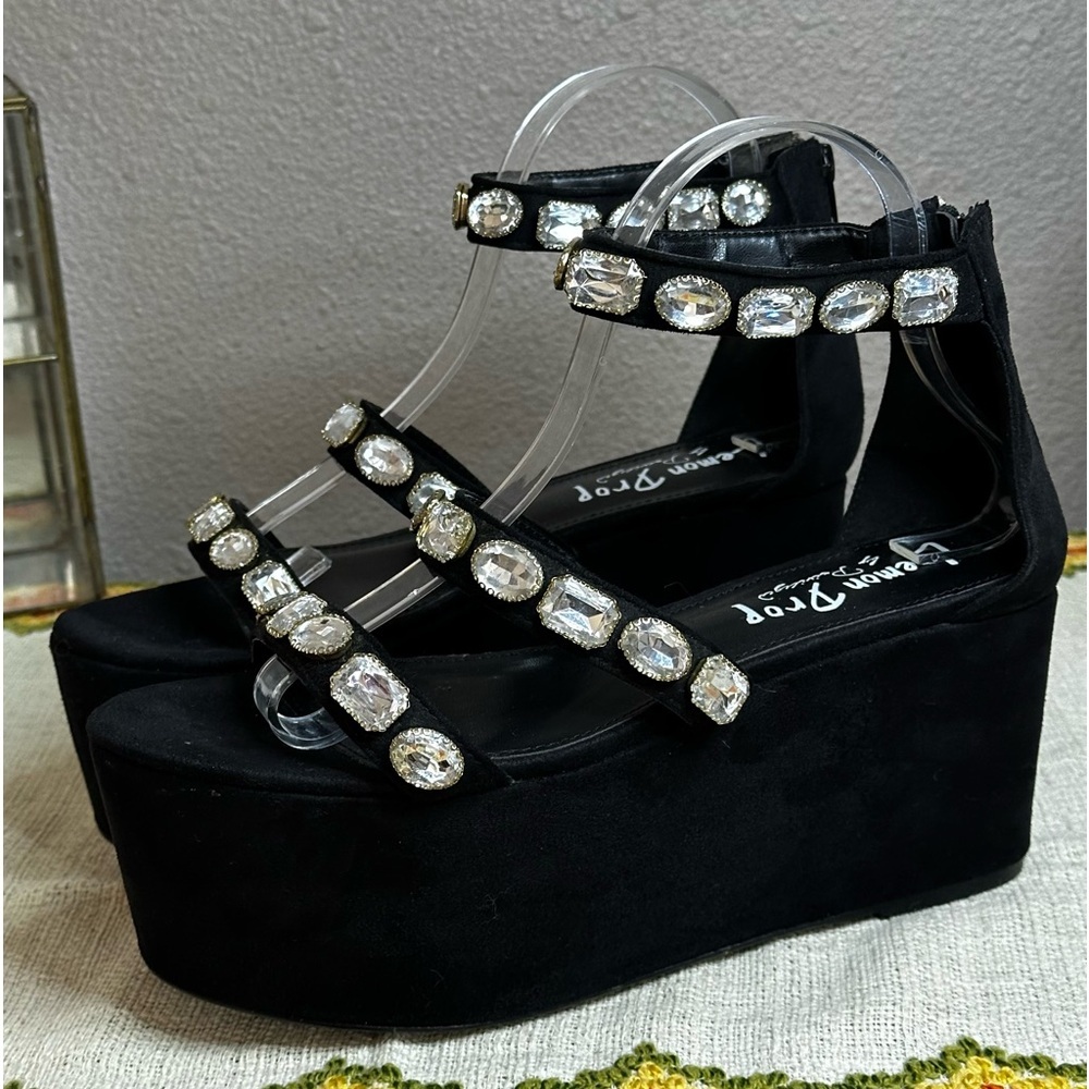 Lemon Drop by Privileged Black Velvet Platforms Sandals sz 8.5